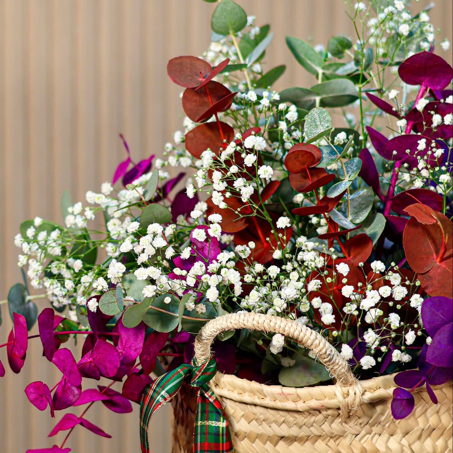 Cesta de Navidad con Ecualipto de colores