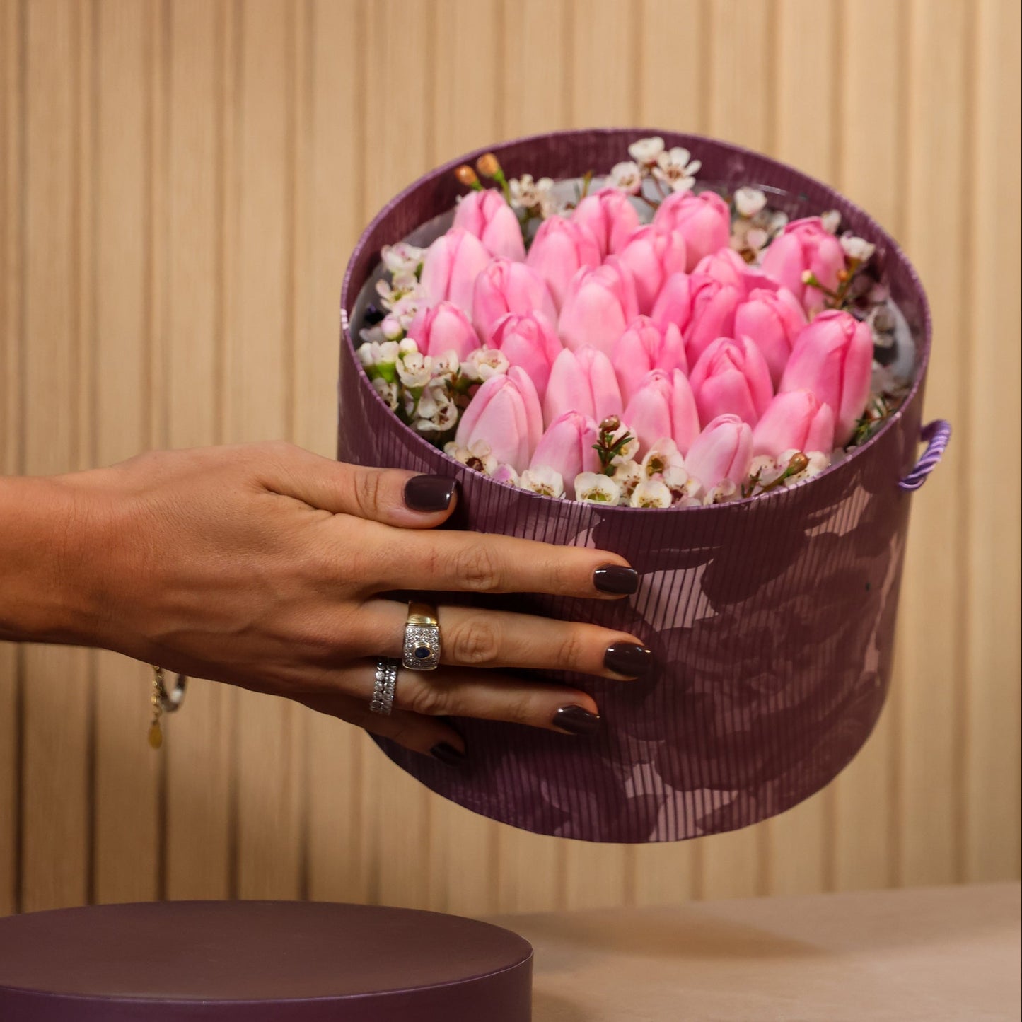 Caja de tulipanes rosas