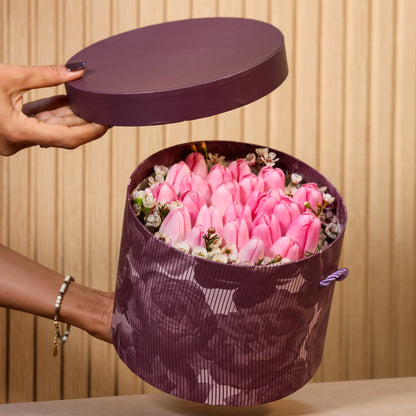 Caja decorativa con tulipanes rosas