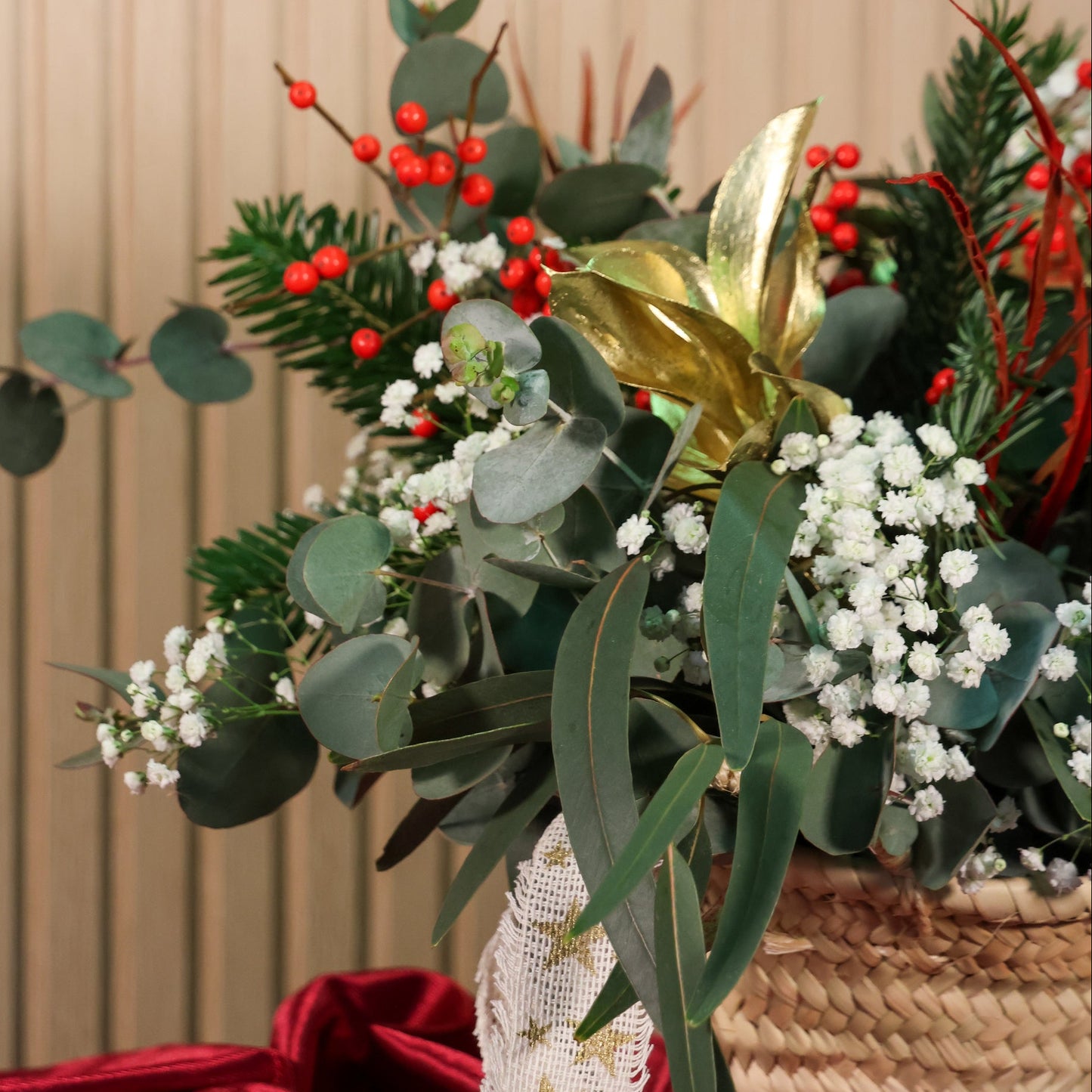 Detalle esta Navideña Abeto Roja y Verde