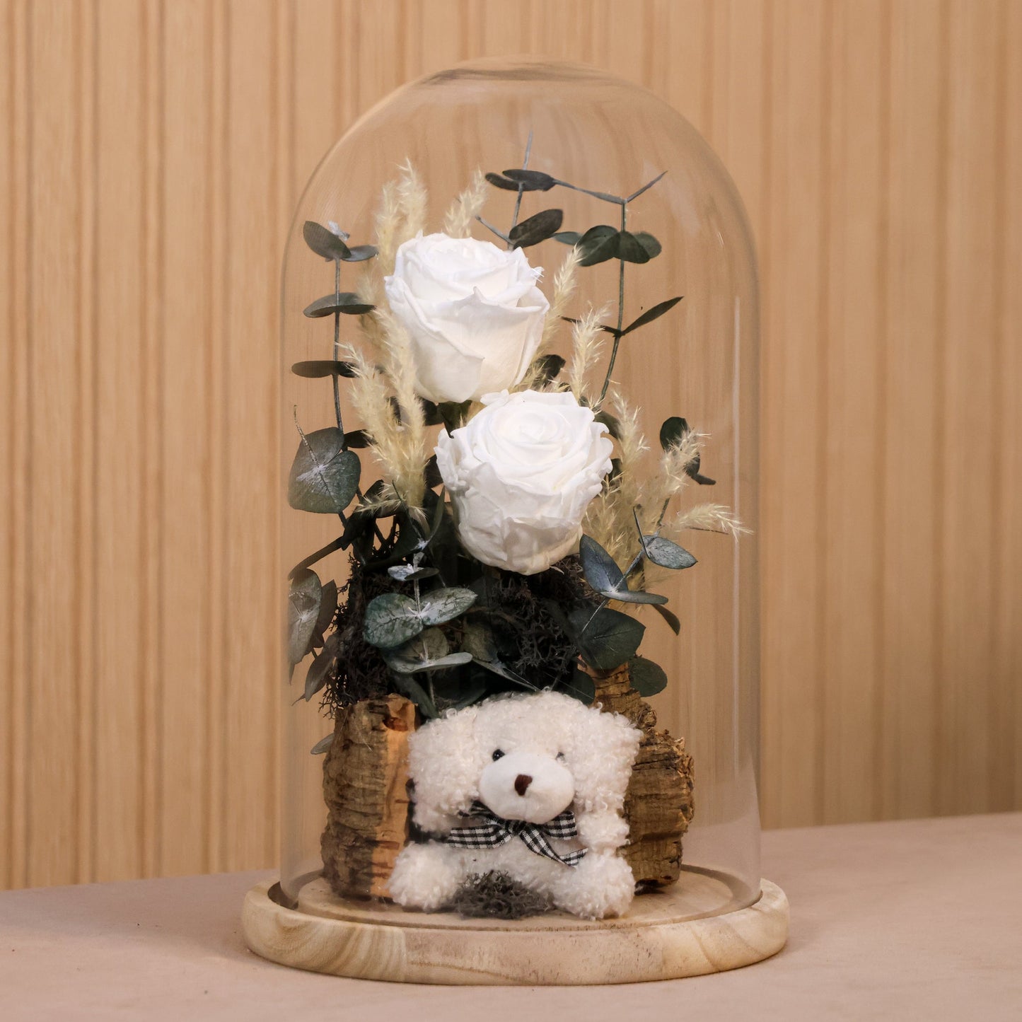 Cupula con rosas preservadas blancas