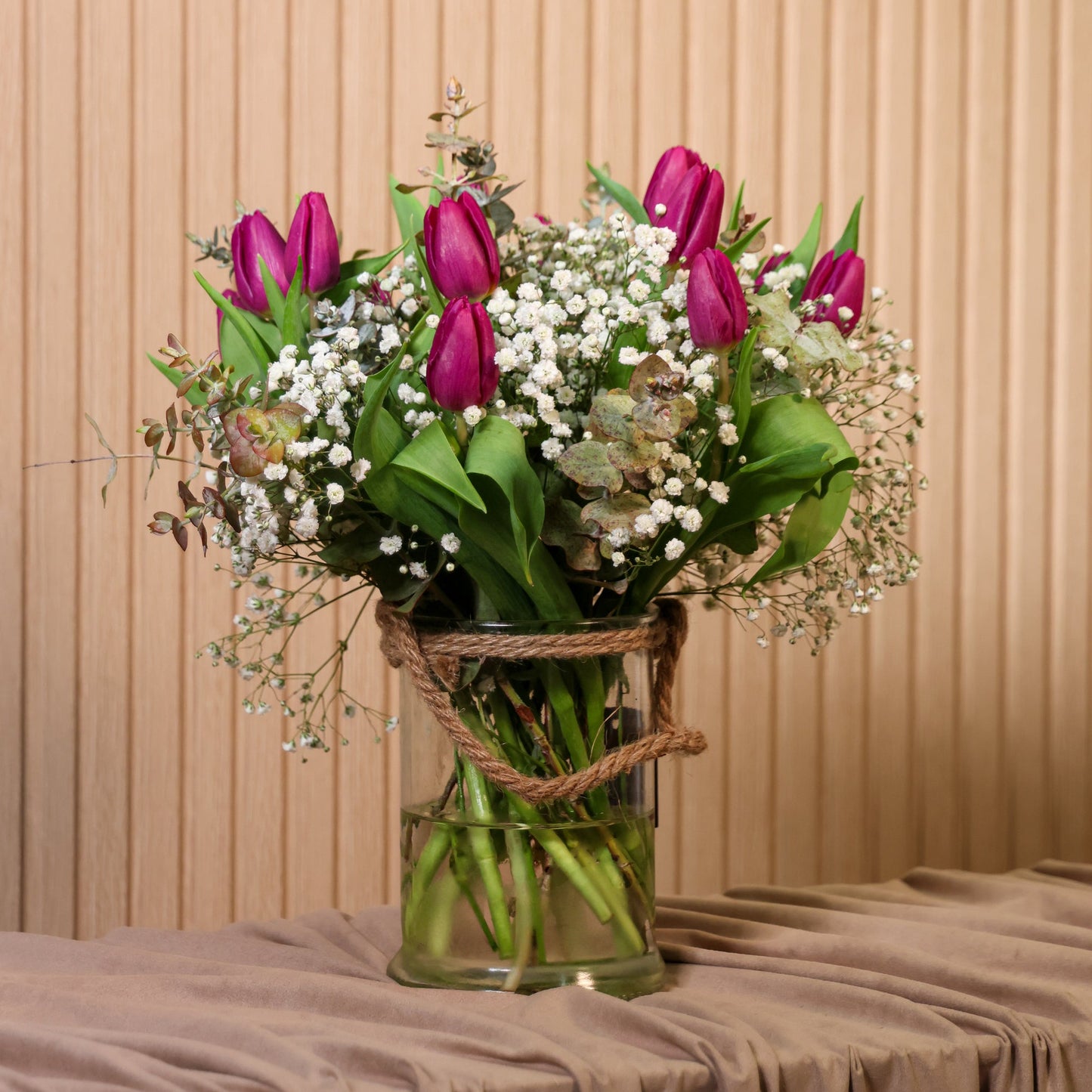 Ramo de tulipanes morado