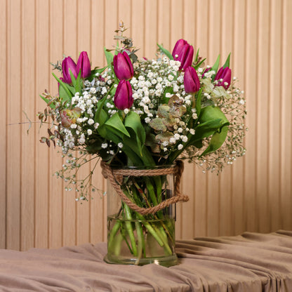 Ramo de tulipanes morado