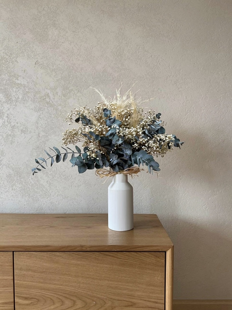 aura de invierno eucalipto pampa y paniculata en jarrón