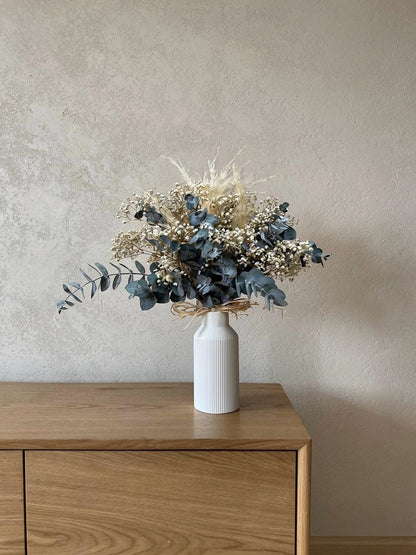 aura de invierno eucalipto pampa y paniculata en jarrón